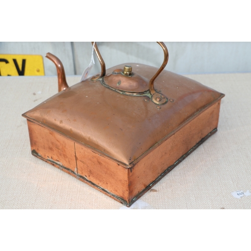 199 - A large Victorian copper ship's kettle, 35cms wide.