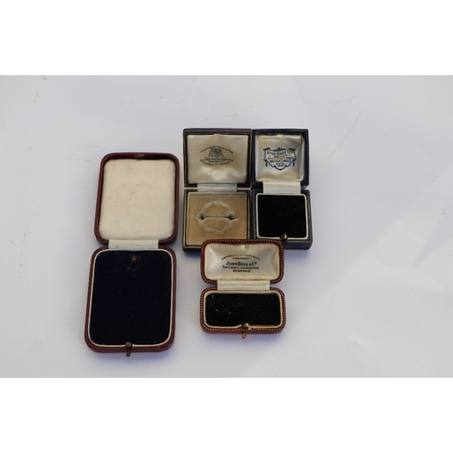 399 - A group of vintage jewellery boxes