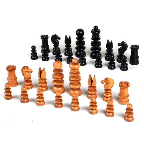 37 - A 19th century English boxwood and ebony chess set, king height 9.5cm