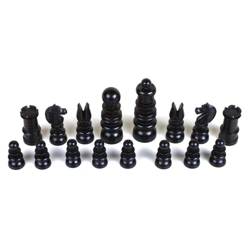 37 - A 19th century English boxwood and ebony chess set, king height 9.5cm