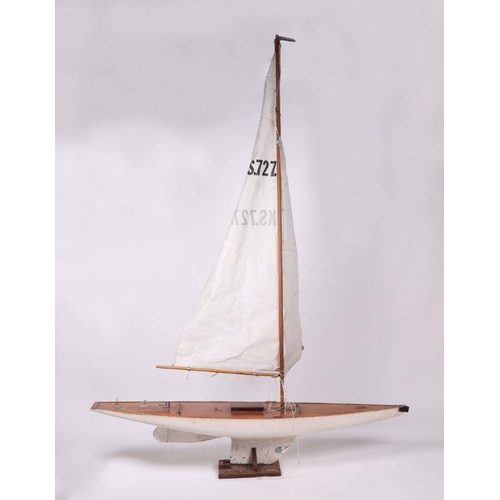 43 - An early 20th century scratch built ten rater wooden pond yacht with rigging and sails, on stand, 15... 