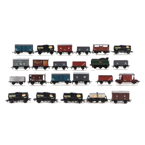 194 - G & R Renn Ltd Pullman 'OO' gauge coaches; together with other rolling stock including wagons an... 