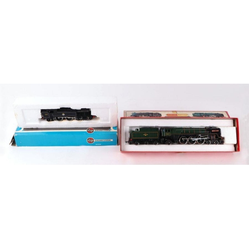 197 - A Hornby 'OO' gauge Silver Seal locomotive and tender BR class 7 P6F Oliver Cromwell 4-6-2; together... 