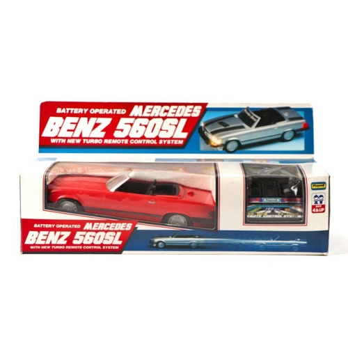 212 - A Playwell battery operated Mercedes Benz 560SL remote control operated car, boxed.