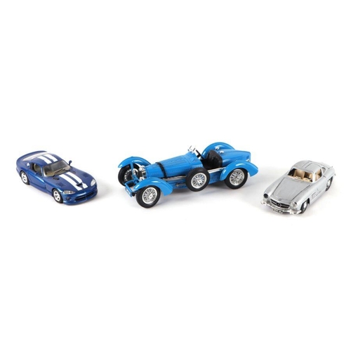 237 - Assorted diecast models including Bburago 1/24 scale Mercedes-Benz 300SL Gold Wing, Dodge Viper GTS ... 