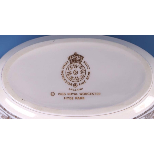 448 - A Royal Worcester Hyde Park pattern part dinner service to include dinner plates, 26cms diameter, si... 