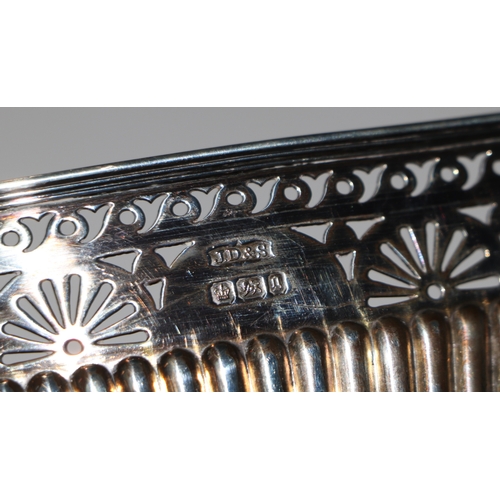 571 - A Victorian pierced silver bread basket with lion mask loop handles, Sheffield 1899 and maker's mark... 