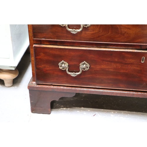 996 - A late 19th century George III style mahogany chest of drawers with an arrangement of four long draw... 