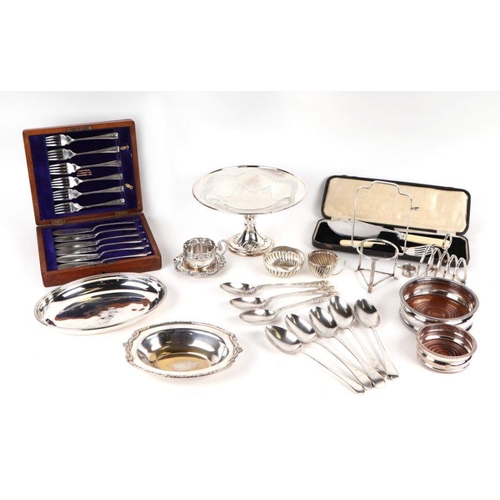 497 - A quantity of assorted silver plated items to include a wine coaster, tazza, flatware, toast rack, p... 