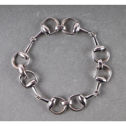 519 - A Gucci 18ct white gold stirrup bracelet, 23g, 20cms long.