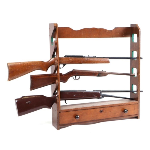 98 - A four-division fishing rod or gun wall hanging rack; together with three air rifles (4).