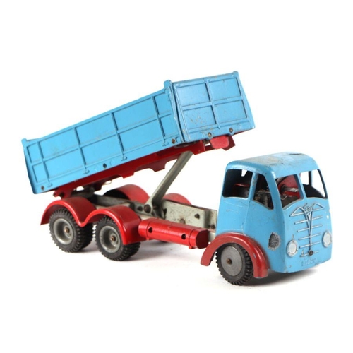 117 - A Shackleton Foden clockwork tipper lorry with blue cab and body with red chassis and accompanying t... 