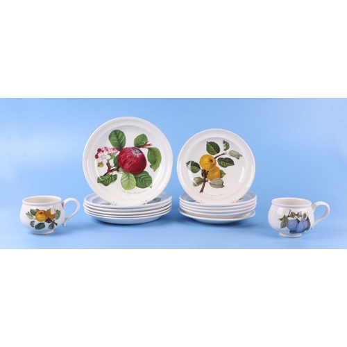 274 - A quantity of Portmeirion Pomona pattern dinner wares to include dinner plates, bowls and a planter.