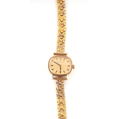 426 - A 9ct gold ladies Longines bracelet watch, the champagne dial with baton indices and fitted with a '... 