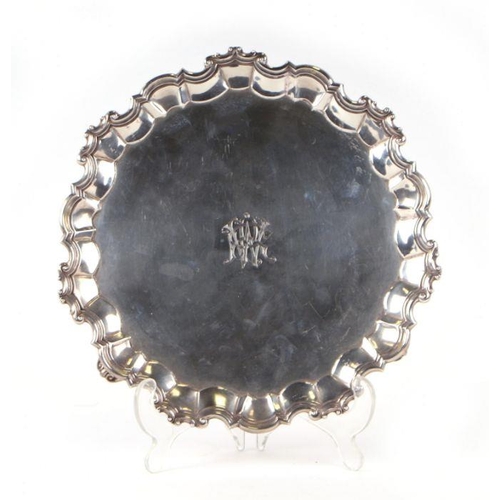 442 - An Edwardian silver salver, London 1901, 26cms diameter, 692g.