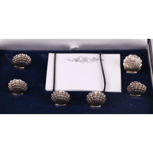 472 - A set of six modern silver shell shaped menu holder or place card holders, cased, 24g.