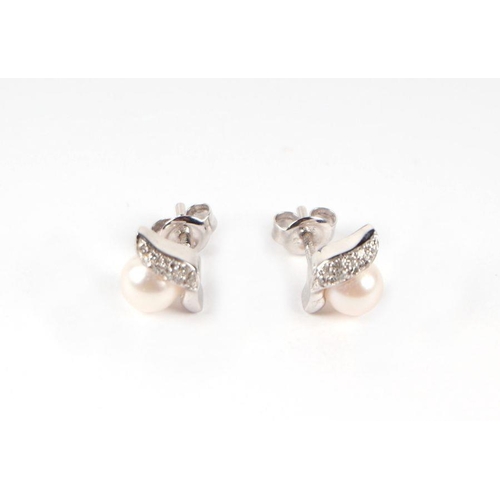 481 - A pair of 9ct white gold pearl and diamond stud earrings, 2.4g.