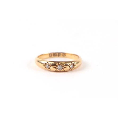 505 - An 18ct gold threes stone diamond gypsy ring, approx UK size 'O', 3.2g.