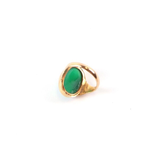 520 - A gentleman's 22ct gold (stamped) green cabochon stone signet ring, approx UK size 'D', 3.7g.