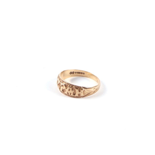 527 - A 9ct gold ring impressed 'Mizpah', approx UK size 'Q',  2.9g.