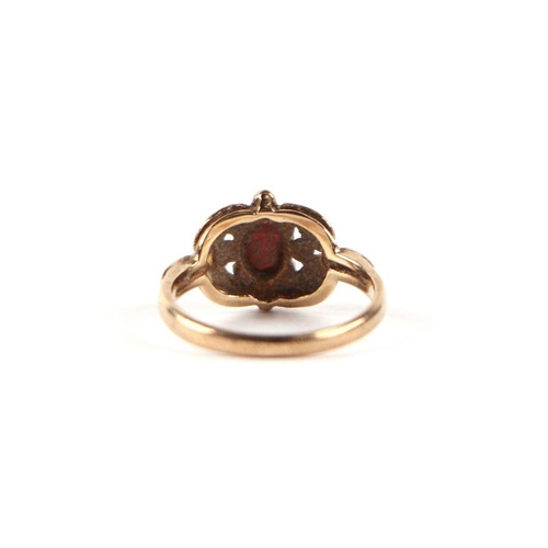 538 - A 9ct gold and solitaire garnet ring, approx UK size 'L', 2.9g.