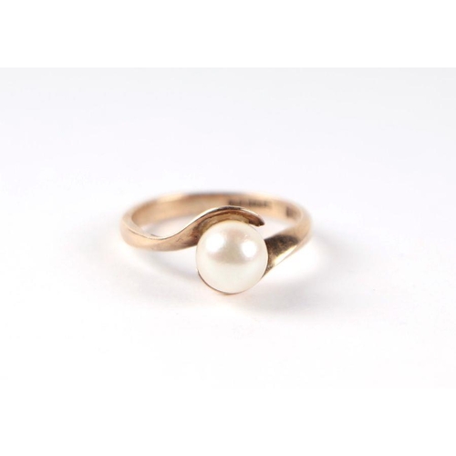 542 - A 9ct gold and solitaire pearl ring in an open cross-over hands setting, approx UK size 'I', 2g.