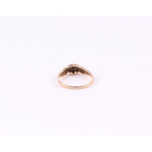 556 - A 9ct gold diamond and sapphire ring, approx UK size 'K', 1.3g.