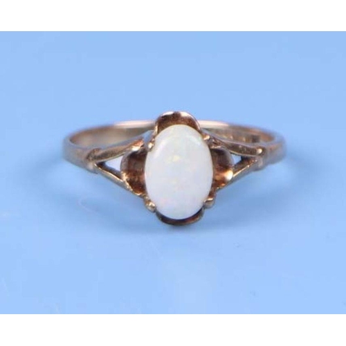 570 - A 9ct gold opal ring, approx UK size 'K', 1.7g.