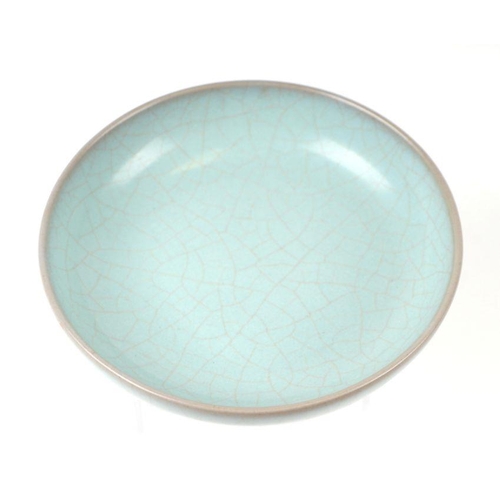 648 - A Chinese celadon crackle glaze shallow bowl, 14cms diameter.