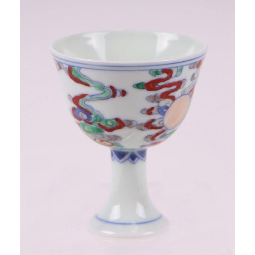 652 - A Chinese Wucai style stem cup with six character mark to the underside, 8cms high.