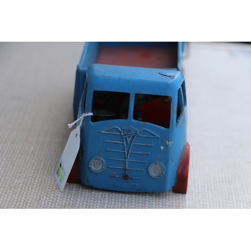 117 - A Shackleton Foden clockwork tipper lorry with blue cab and body with red chassis and accompanying t... 