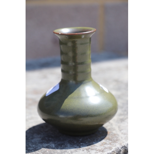 642 - A Chinese tea dust glaze vase with impressed seal mark to the underside, 13cms high.