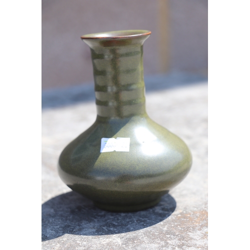 642 - A Chinese tea dust glaze vase with impressed seal mark to the underside, 13cms high.