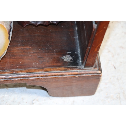 764 - An early 20th century oak open bookcase with an arrangement of adjustable shelves, on bracket feet, ... 