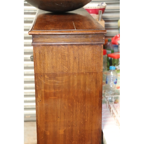 764 - An early 20th century oak open bookcase with an arrangement of adjustable shelves, on bracket feet, ... 