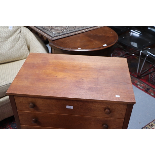 753 - A mid 20th century teak chest in the manner of Heal's with an arrangement of five long drawers, on t... 