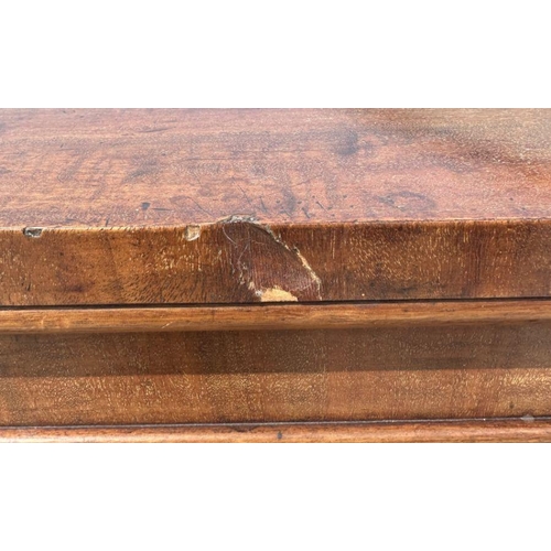 1009 - A Victorian mahogany open bookcase, on a plinth base, 124cm wide.