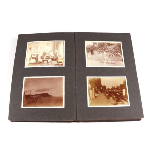 22 - A quantity of assorted early 20th century photograph albums containing various black & white ima... 