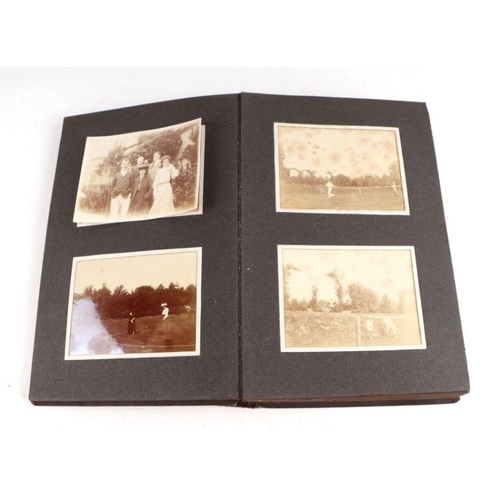 22 - A quantity of assorted early 20th century photograph albums containing various black & white ima... 