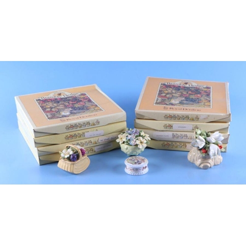 330 - A quantity of Royal Doulton Brambly Hedge Gift Collection Collectors plates to include 1996 and 1999... 