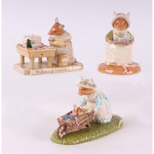 333 - A group of Royal Doulton Brambly Hedge figures to include Where are the Trousers; Mrs Toadflax Decor... 