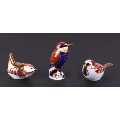 363 - A group of Royal Crown Derby paperweights, Great Tit, Cole Tit, Fantail, House Sparrow, Wren, Greenf... 