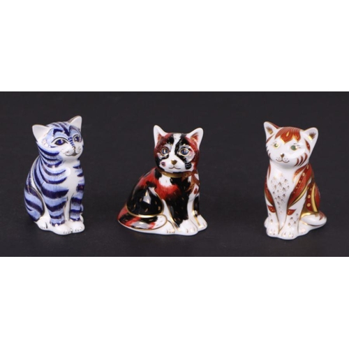 375 - A group of Royal Crown Derby paperweights, Marmalade, limited edition 567/2500; Calico Kitten; Fires... 