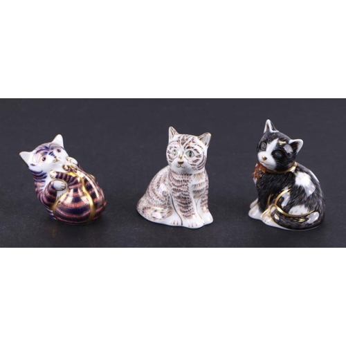 376 - A group of Royal Crown Derby paperweights, Tabitha, limited edition 333/1500; Thomas, limited editio... 