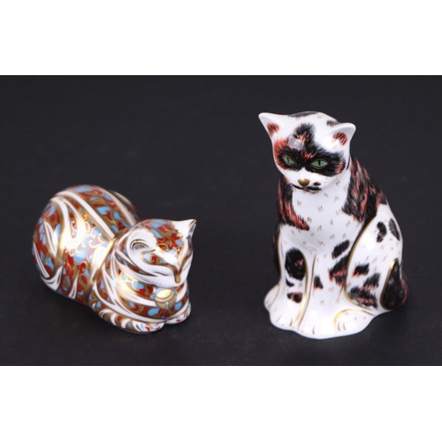 379 - A group of Royal Crown Derby paperweights, Collectors Guild Cat Sugar; Mother Cat; Contented Cat; Gi... 