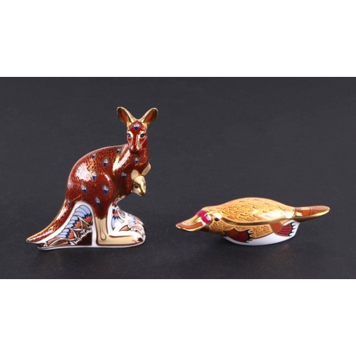 425 - A group of Royal Crown Derby paperweights, The Australian Collection, Kangaroo, Limited Edition, box... 