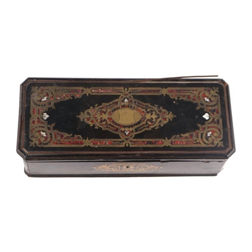 561 - A 19th century French boulle work pen box, 27cms wide.