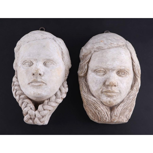 600 - A pair of plaster wall plaques depicting young girls, 26cm high (2).