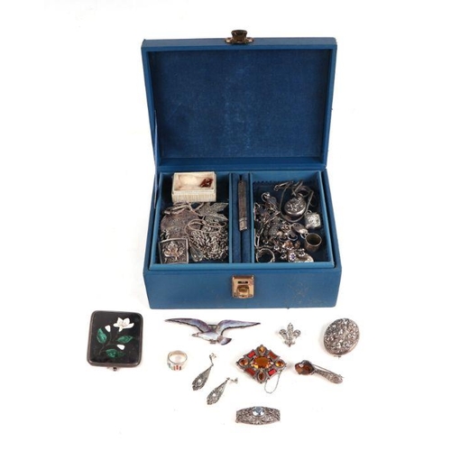 654 - A quantity of silver and white metal jewellery to include a pietra dura brooch; an enamel seagull br... 