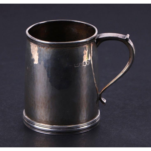 689 - A George V silver christening tankard, Birmingham 1934, 8.5cm high, 182g.